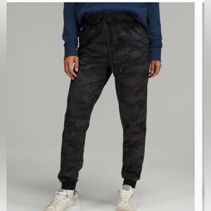 Lululemon stretch high rise jogger sz12 in Black